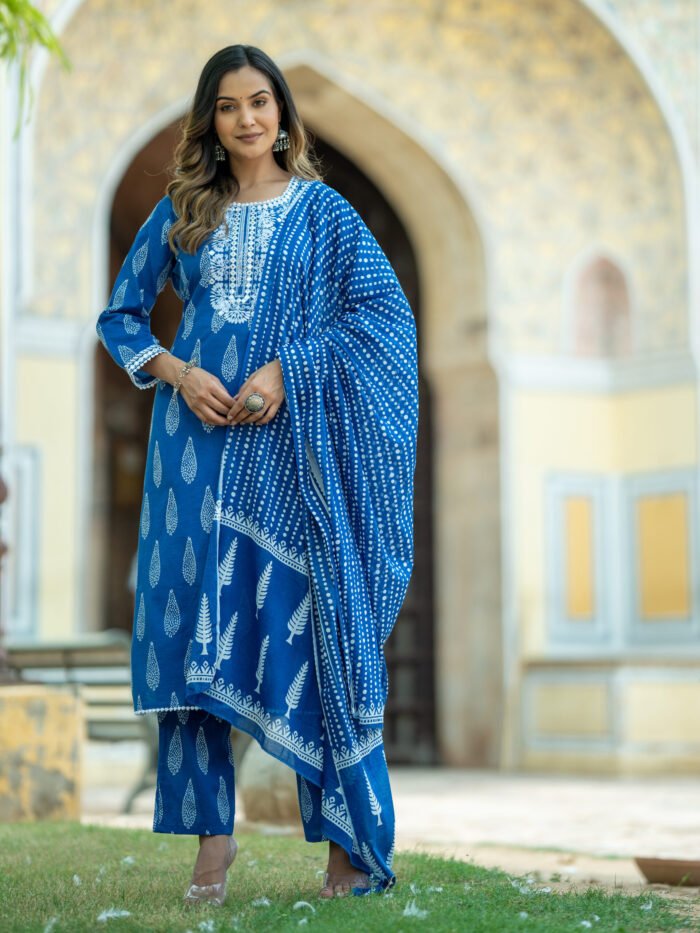 Women Floral Print Straight Kurta Suit Set - Image 3