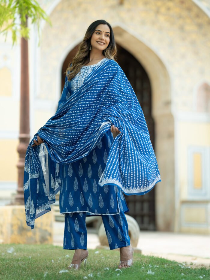 Women Floral Print Straight Kurta Suit Set - Image 2