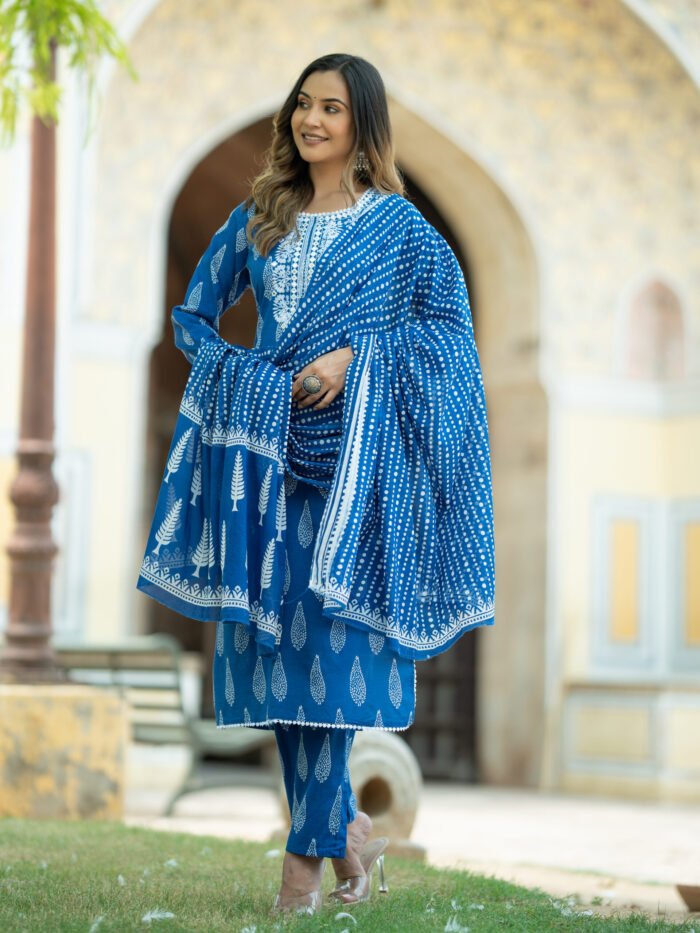 Women Floral Print Straight Kurta Suit Set - Image 4
