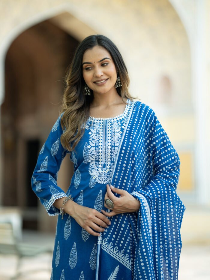 Women Floral Print Straight Kurta Suit Set - Image 7