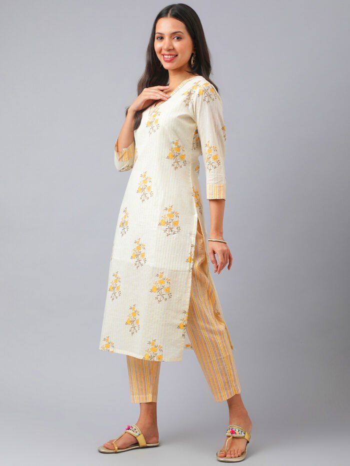 Women Floral Print Straight Kurta with Pants - Image 4