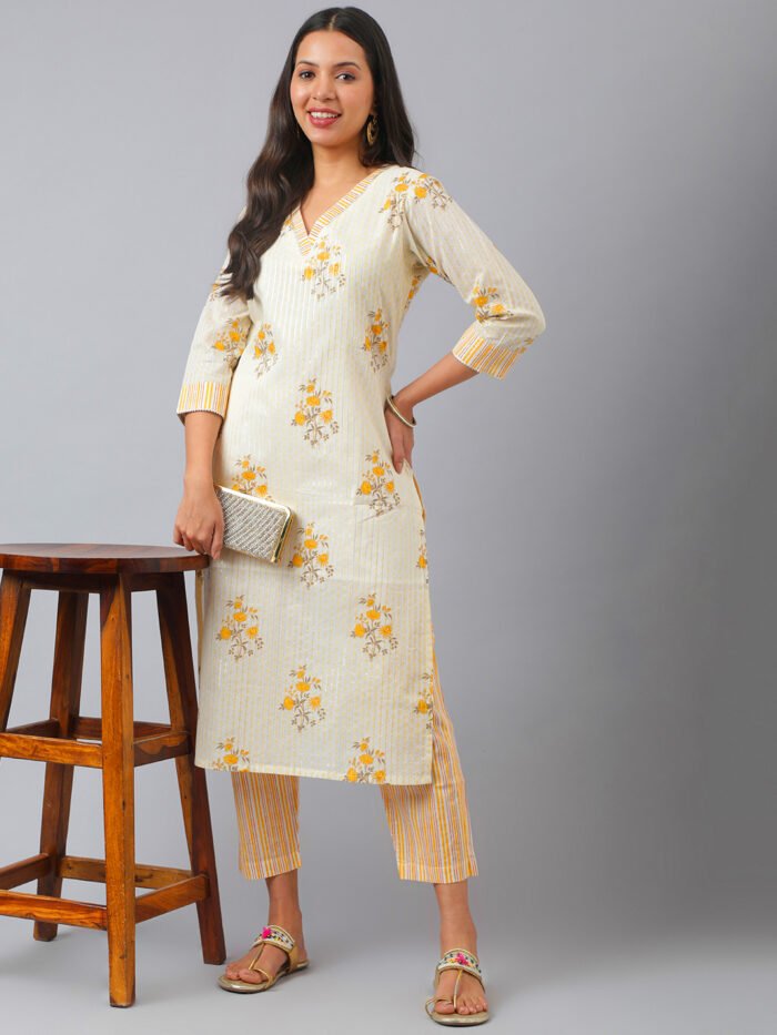 Women Floral Print Straight Kurta with Pants