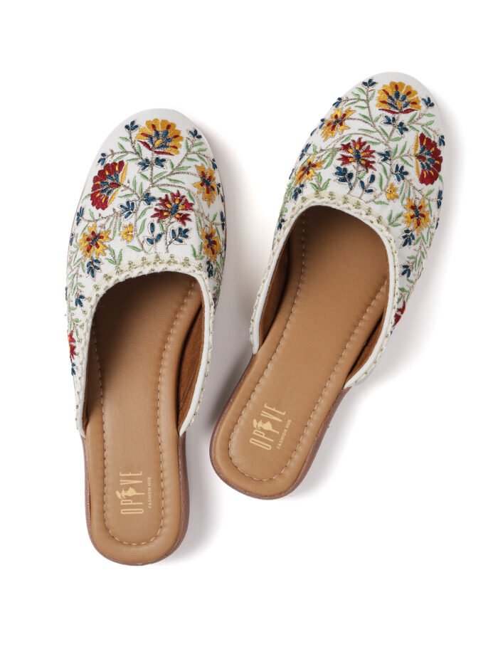 Embellished Ethnic Mojaris - Image 2