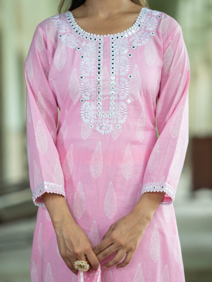 Women Floral Print Straight Light Pink Kurta Suit Set - Image 6
