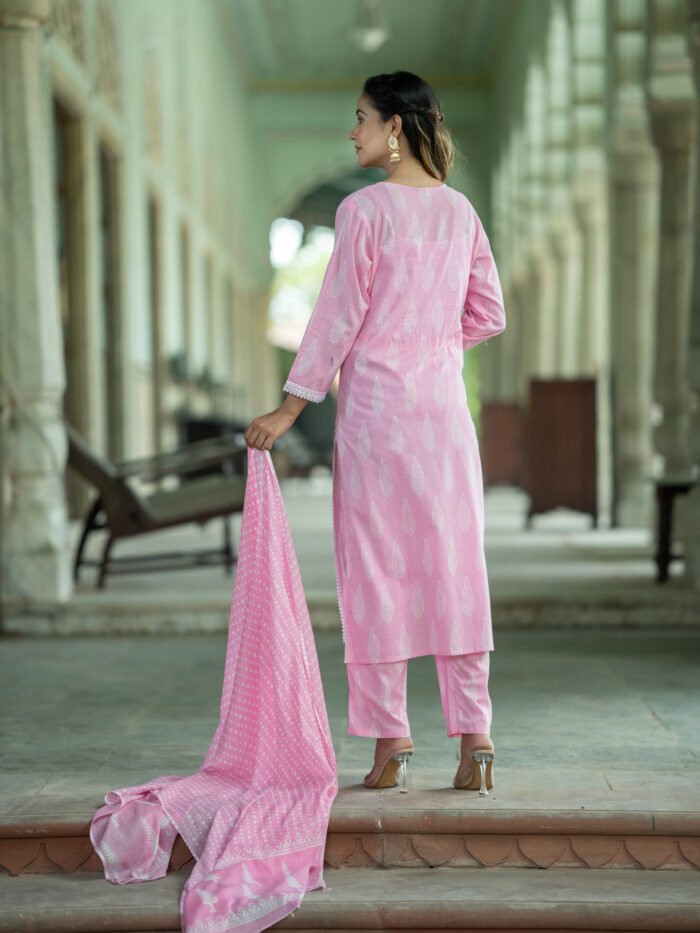 Women Floral Print Straight Light Pink Kurta Suit Set - Image 4