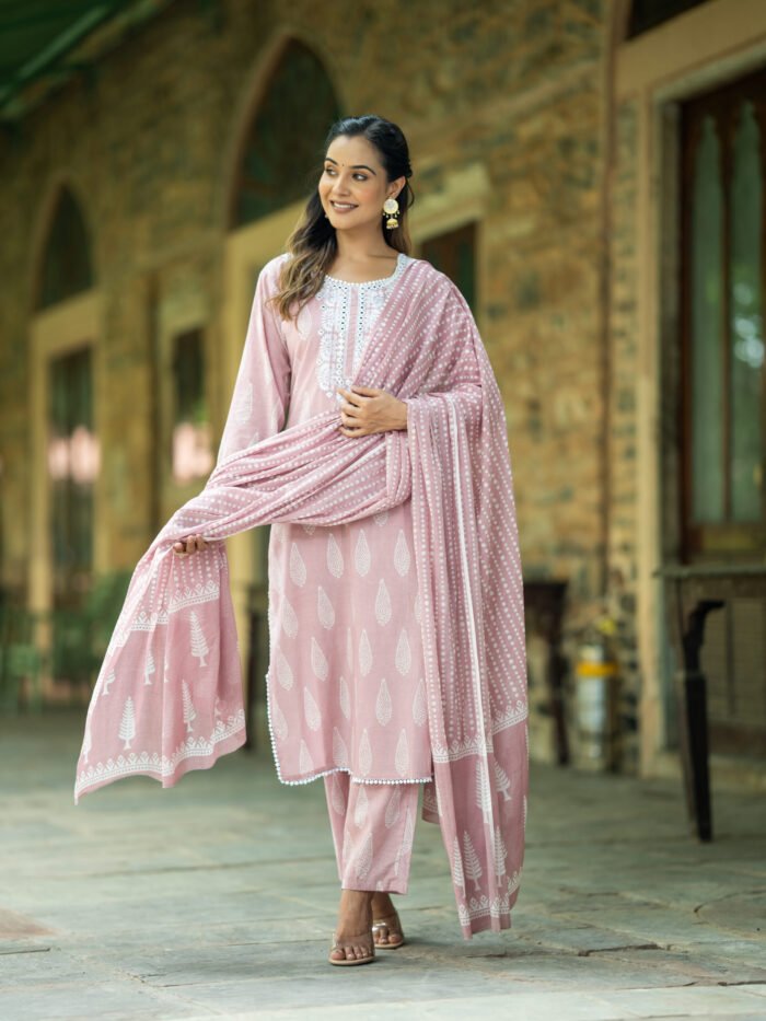 Women Floral Print Straight Peach Kurta Suit Set - Image 5