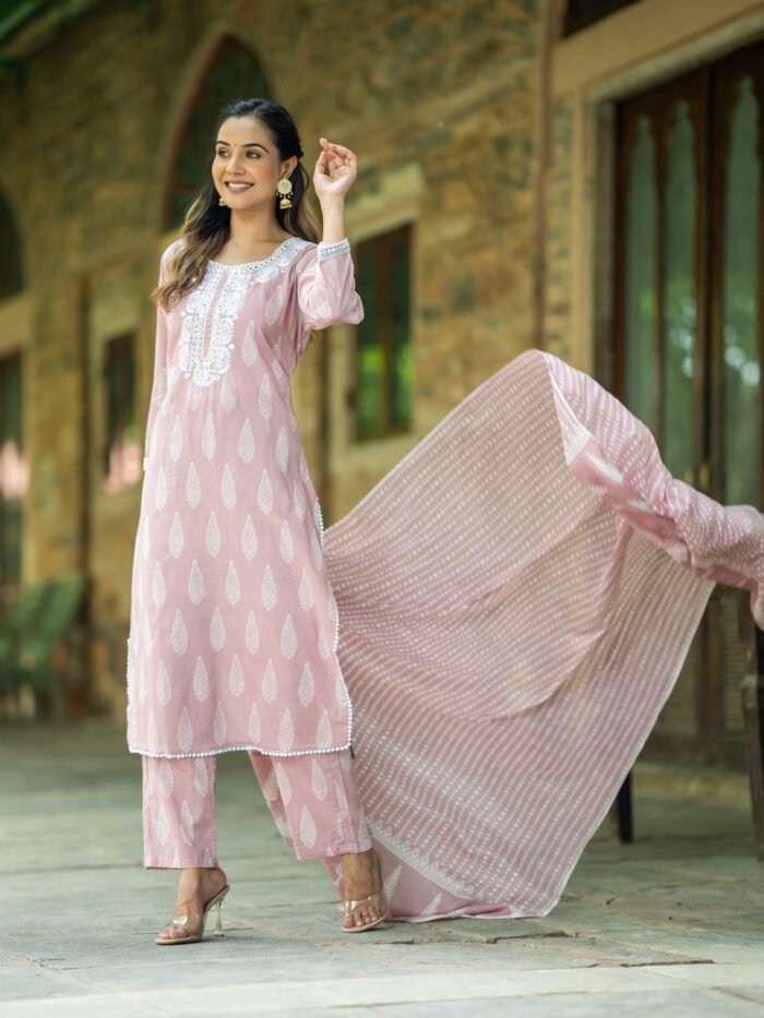 Women Floral Print Straight Peach Kurta Suit Set - Image 3