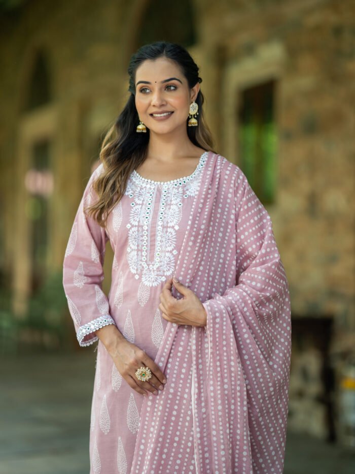 Women Floral Print Straight Peach Kurta Suit Set - Image 6