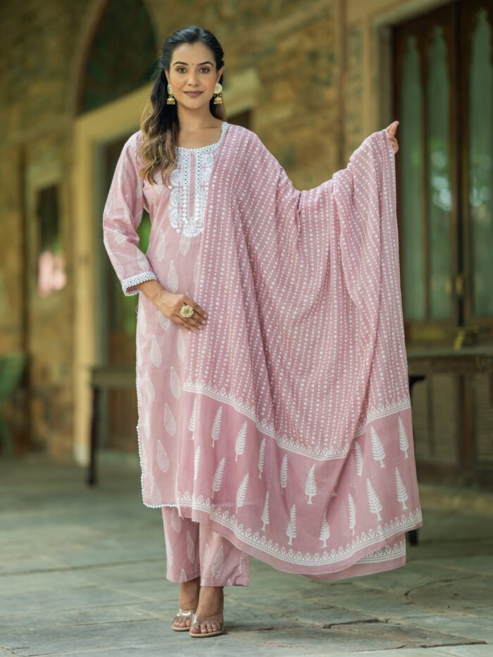 Women Floral Print Straight Peach Kurta Suit Set