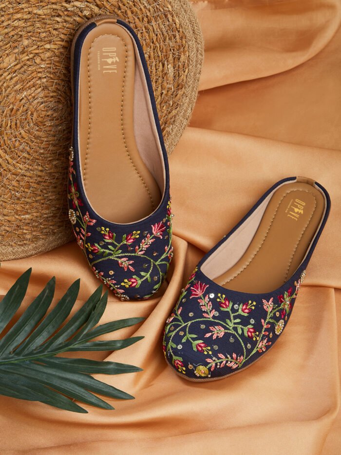 Women Embellished Ethnic Mules