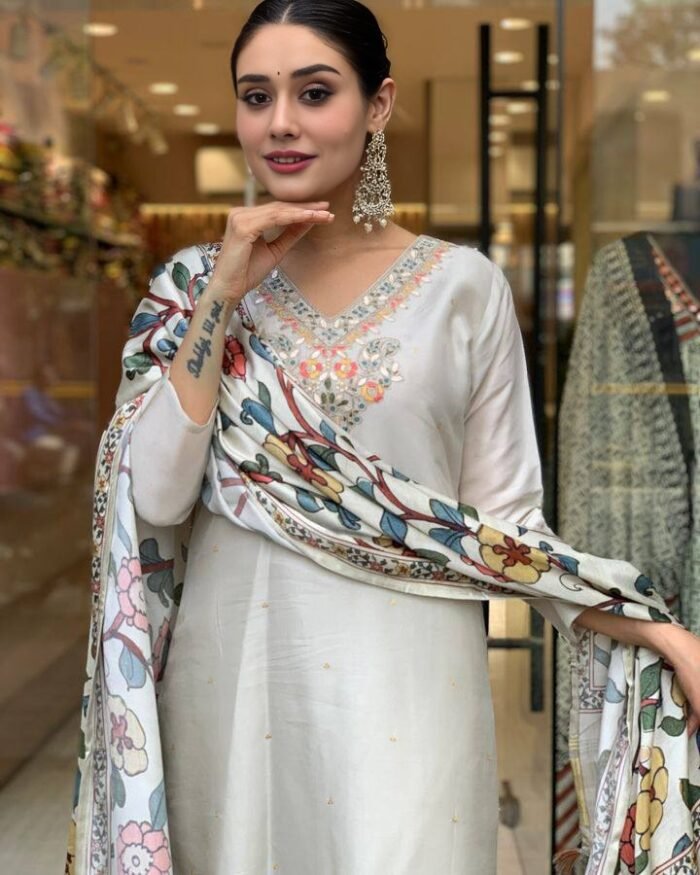 Off White Threadwork Cotton Festive Suit - Image 5