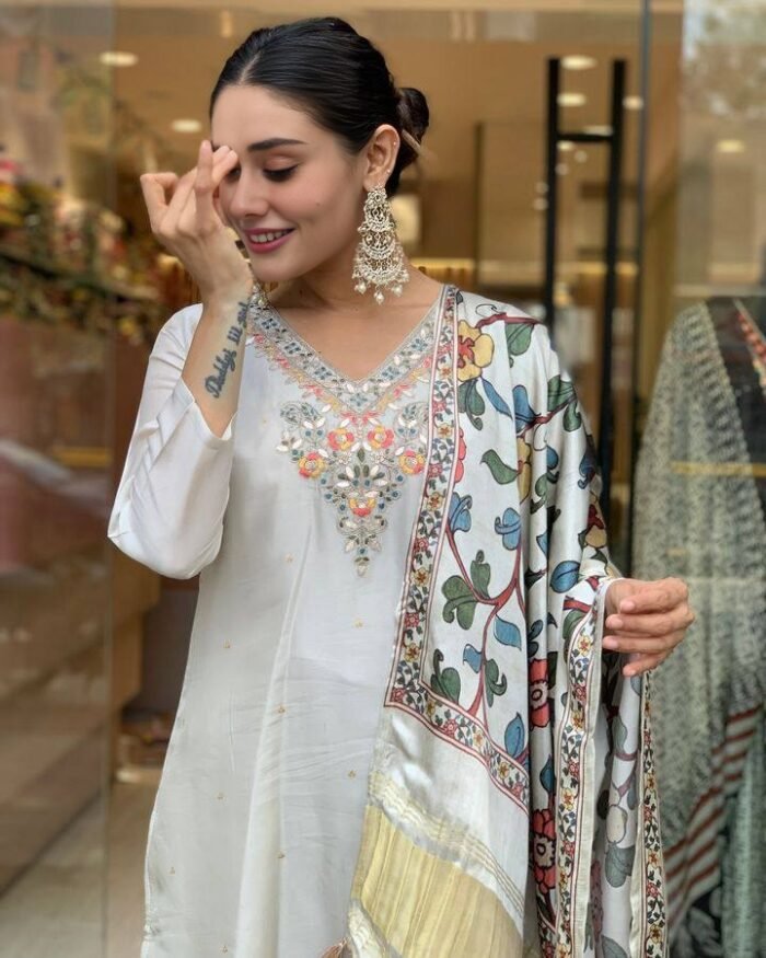 Off White Threadwork Cotton Festive Suit - Image 4